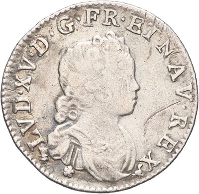 gros plan d'une pièce de monnaie sur fond blanc
