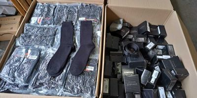 113 / 1 palette de 183 kg de chaussettes, ceintures, b… - Photo 1