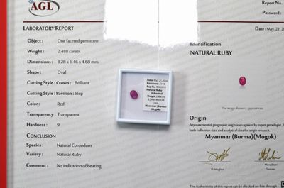 un certificat sur lequel figure l'image d'un diamant rose