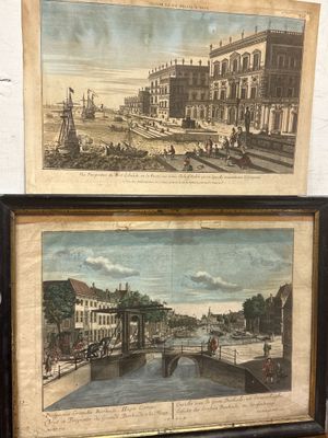 deux photos encadrées représentant une vue d'une ville et d'une rivière