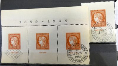 deux timbres avec la photo d'un homme et d'une femme
