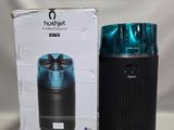 une photo montrant un emballage d'enceinte Bluetooth à côté d'un autre emballage d'enceinte Bluetooth