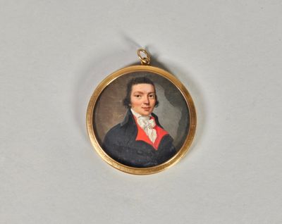 portrait d'un homme vêtu d'un manteau bleu et d'une veste rouge