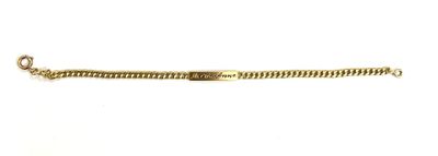une image représentant un bracelet en or muni d'un fermoir, sur fond blanc