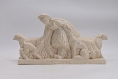 une figurine représentant un homme et une femme avec des moutons