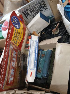 a pile of items that are sitting on the floor