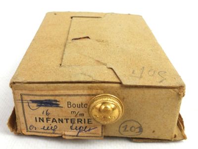 Boîte de boutons d'infanterie, neuve de stock, environ 50 pi…