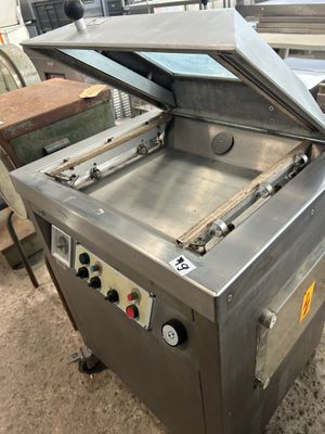 l'image d'une machine installée dans une pièce