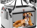 un chien assis à l'intérieur d'une cage de transport