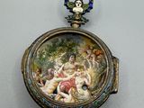 une photo d'un tableau accroché au mur représentant une montre de poche