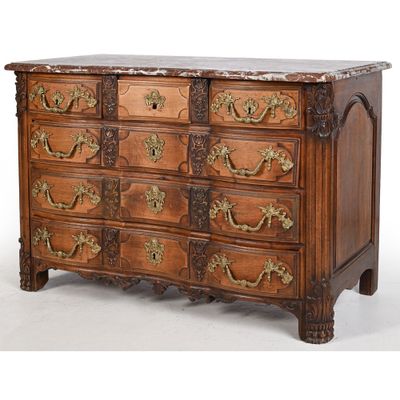 COMMODE REGENCE de forme arbalète en noyer à décor sculpté d… - Photo 1