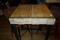 LOT : table haute à 2 couverts. (photo 2)