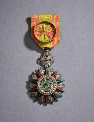 TUNISIE Croix d’officier de l’Ordre du Nichan Al Iftikhar (f…