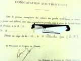 un morceau de papier sur lequel se trouve un autre morceau de papier