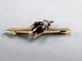 an image of a pen with a bug on it sitting on top of a piece of wood
