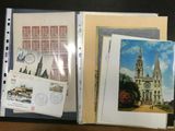 la photo d'une photo d'une église posée sur une table