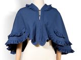 le dos d'un mannequin portant une veste bleue à volants