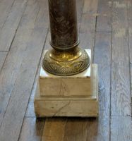 Sellette "colonne" en marbre rouge veiné, laiton ou bronze d… (photo 2)