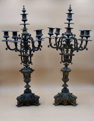Paire de candélabres à cinq branches en bronze doré Napoléon III.