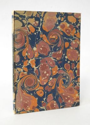 une couverture de livre orange et bleue ornée d'un motif de volutes orange et bleues