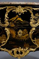 Commode en laque de Chine et vernis parisien, galbée sur tro… (photo 5)