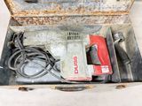 un outil dans une boîte à outils ouverte