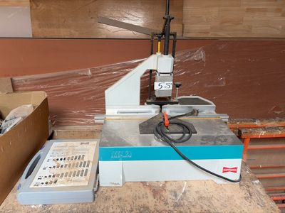 a machine that is sitting on a table in a room