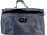 an image of a black purse with a zipper on it
