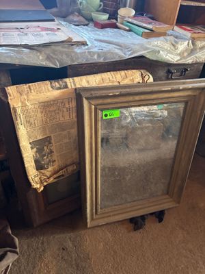 a picture of a picture frame sitting on top of a table