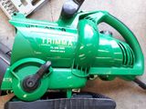 a green machine that is sitting on the ground
