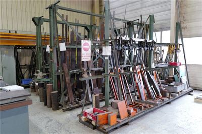3 râteliers sapin avec leur contenu ( barres carrés et recta…