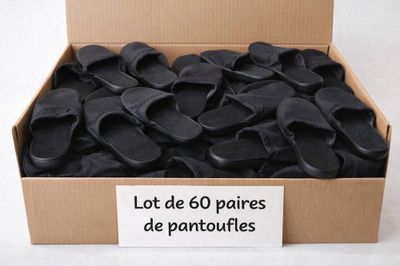 Lot de 60 paires de pantoufles noires mélange de taille.