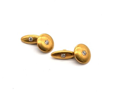 PAIRE DE BOUTONS DE MANCHETTES en or (750) à attache souple et centrés - Photo 1