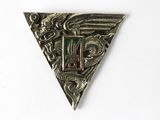 an image of a triangle shaped brooch with a letter h on it