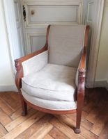 BERGERE en acajou et placage d'acajou à dossier renversé, su…