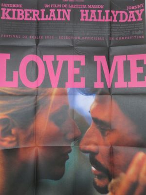 affiche du film « Love Me », mettant en scène un homme et une femme