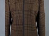 une veste marron et noire sur un mannequin, un mannequin, un mannequin, un mannequin, un mannequin, un mannequin, un mannequin, un mannequin, un mannequin, un mannequin, un mannequin, un mannequin, un mannequin, un mannequin, un mannequin, un mannequin, un mannequin, un mannequin, un mannequin, un mannequin, un mannequin, un mannequin, un mannequin, un mannequin, un mannequin, un mannequin, un mannequin, un mannequin, un mannequin, un mannequin, un mannequin, un mannequin, un mannequin, un