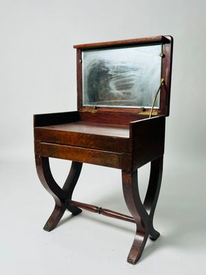 Coiffeuse en placage d'acajou piètement en X réuni d'une entretoise 1  - Photo 1