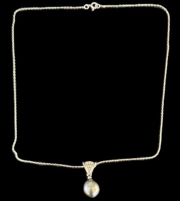 Collier en or gris 750 ml maille forçat pendentif orné de di…