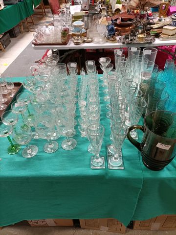 Ensemble de verres, verre fumé, verres anciens, flûtes et divers