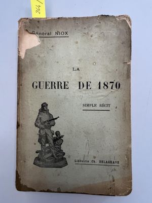 un vieux livre posé sur une table, à côté d'un ruban jaune