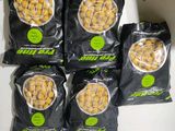 six paquets de biscuits posés les uns à côté des autres sur un plan de travail