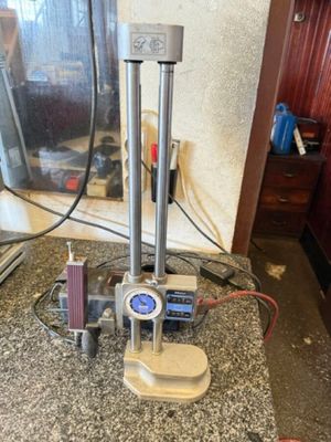 une petite machine posée sur un comptoir