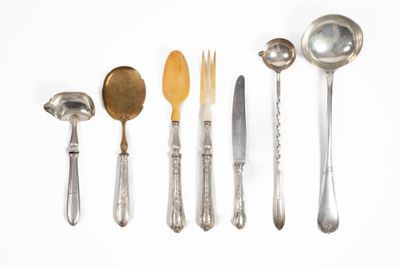 Réunion d'argenterie comprenant : - Photo 1