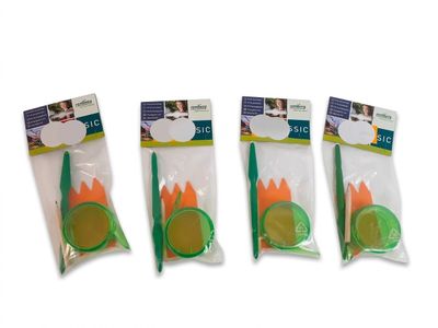 trois sachets de brosses à dents et une brosse à dents dans un sachet