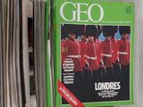 un magazine sur la couverture duquel figure la photo d'un groupe de soldats