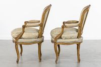 Deux fauteuils « cabriolet », sculptés et patinés, style Lou… (photo 5)
