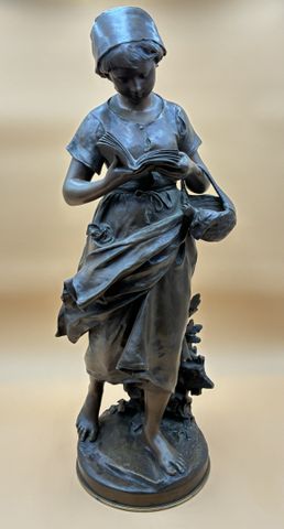 Mathurin MOREAU (1822-1912). « Jeune écolière tenant un livre, un
