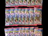 plusieurs paquets de cartes à collectionner Pokémon sur fond noir