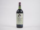 une image d'une bouteille de vin rouge sur fond blanc